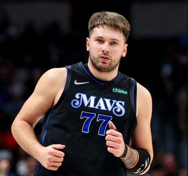 山东队逆转马刺，麦科勒姆刷新纪录