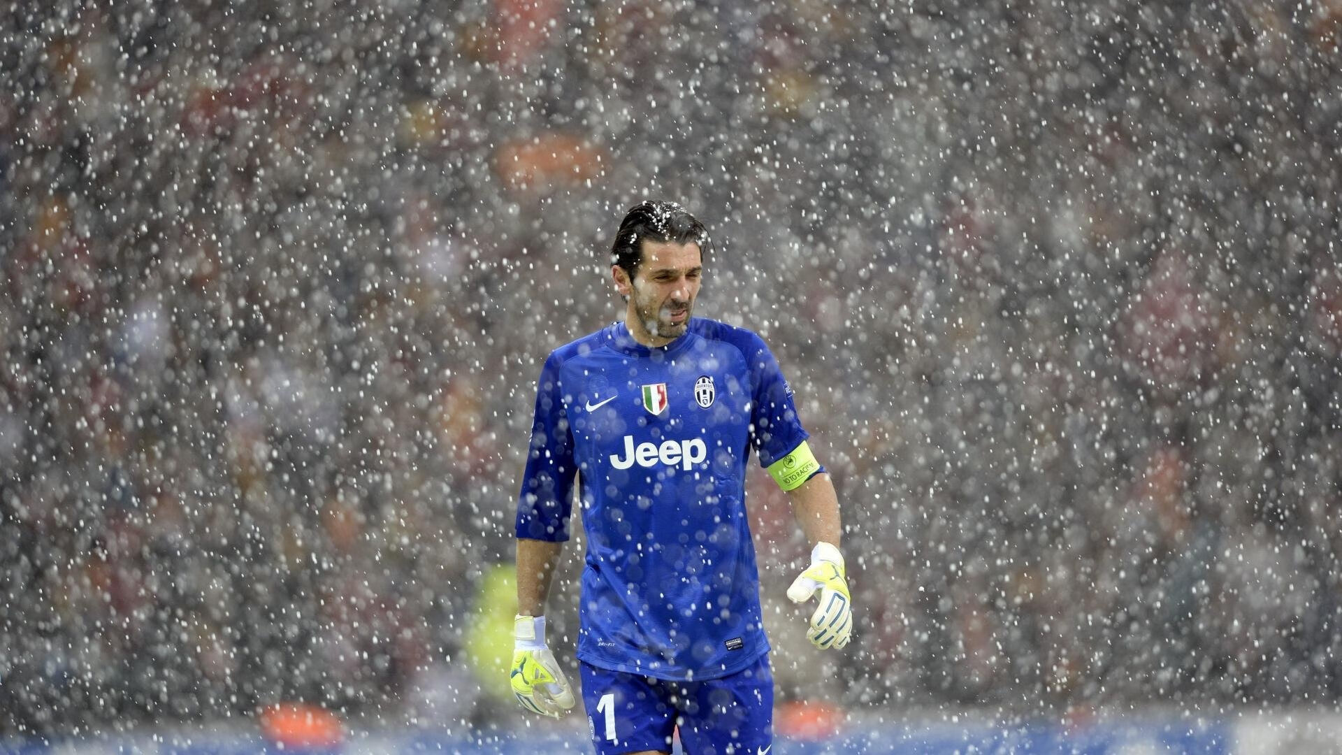 福登关键回合不手软，中国足球在对阵乌拉圭中看见未来