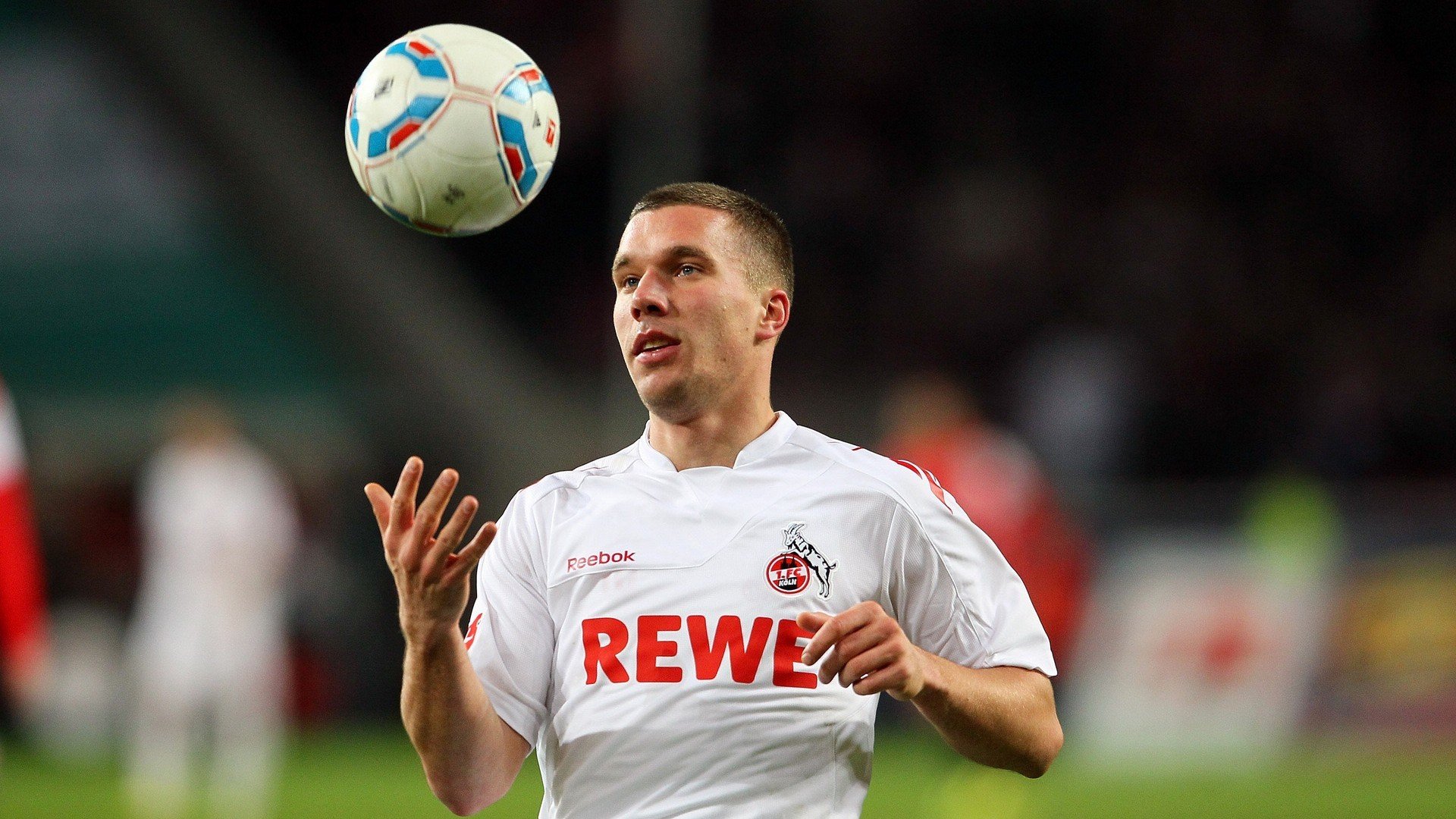 德甲争冠战之夜，萨卡全程高能输出，当英超利刃刺破德甲心脏